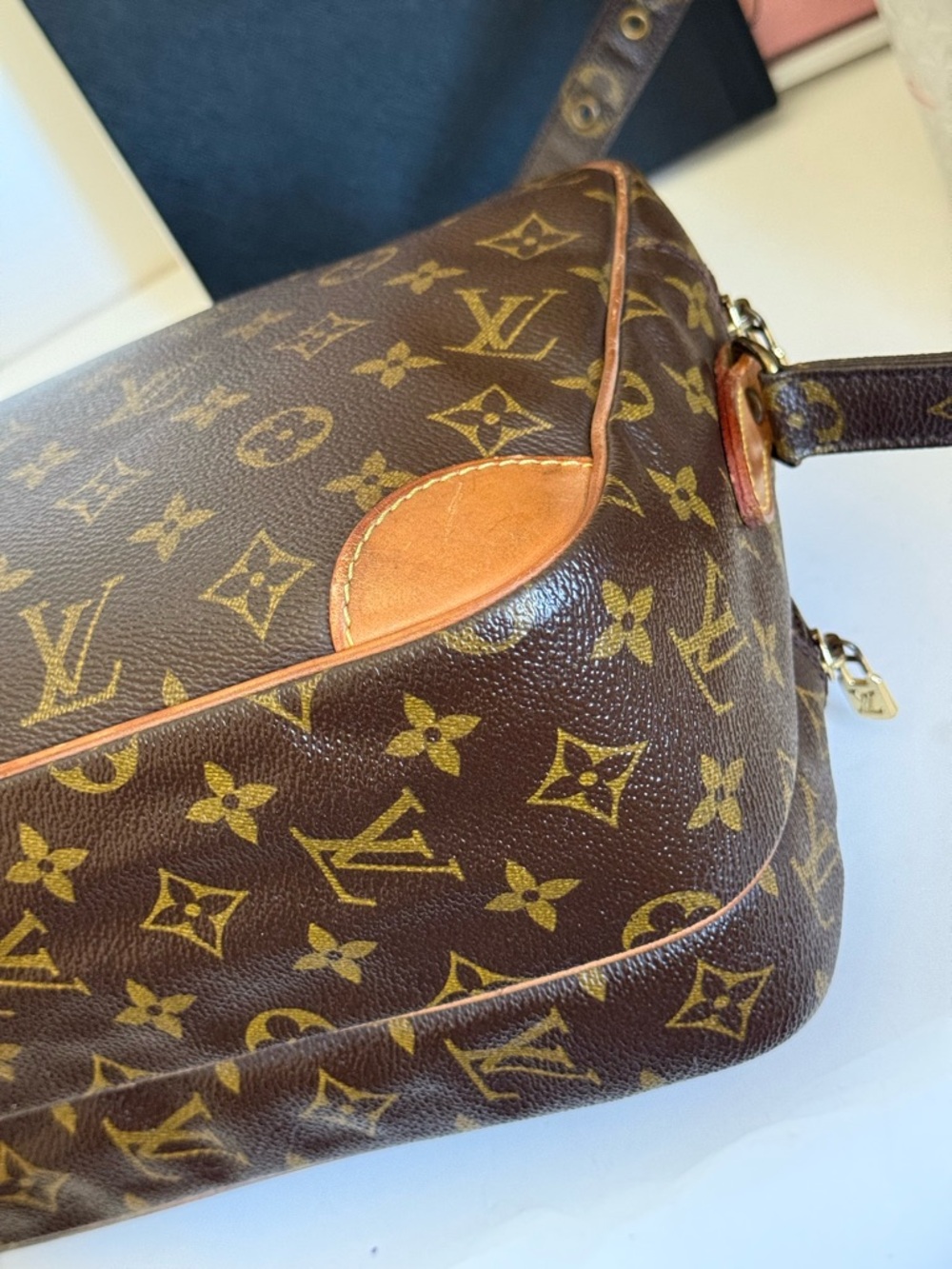 Louis Vuitton Nile Monogram crossbody bag-Vintage 🌟 - Picture 9 of 15